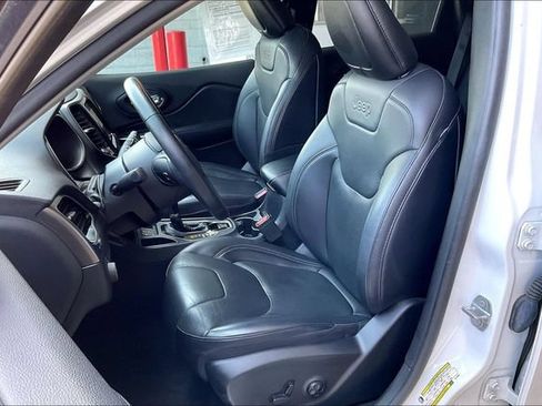 Used 2019 Jeep Cherokee Limited w/ Technology Group FWD image 24