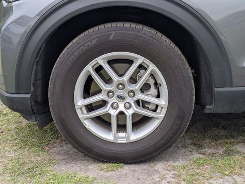 Used 2025 Ford Explorer Active RWD image 9