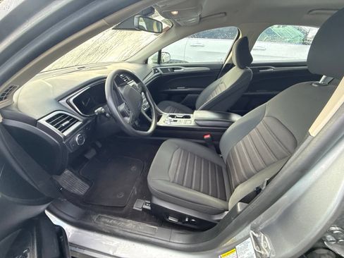 Used 2020 Ford Fusion SE FWD image 4