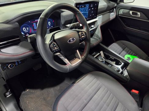 Used 2025 Ford Explorer ST-Line w/ ST-Line Street Pack image 6
