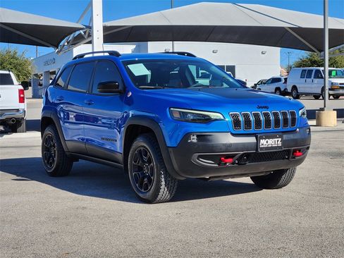 Used 2023 Jeep Cherokee Trailhawk image 3