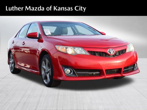 Used 2012 Toyota Camry SE image 1