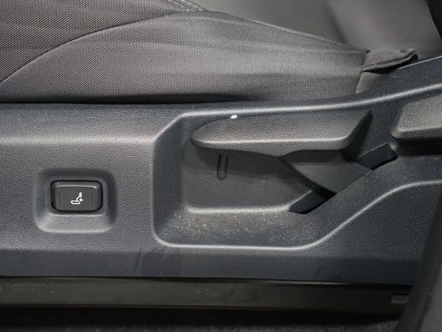 Certified 2025 Toyota Tacoma SR image 31