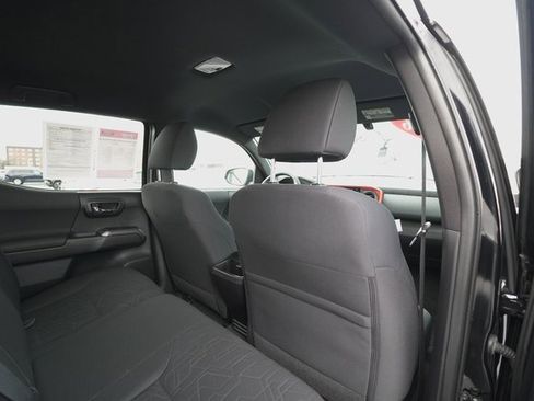 Certified 2016 Toyota Tacoma TRD Off-Road image 18