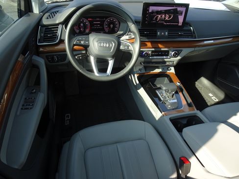 Certified 2023 Audi Q5 2.0T Premium Plus w/ Premium Plus Package AWD/4WD image 10