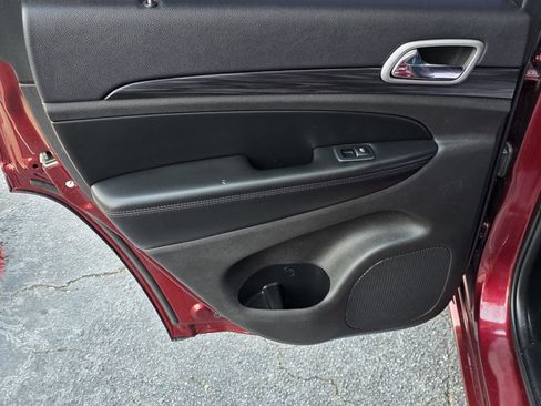 Used 2019 Jeep Grand Cherokee Altitude RWD image 32