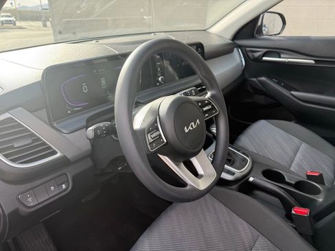 Used 2025 Kia Seltos LX image 18
