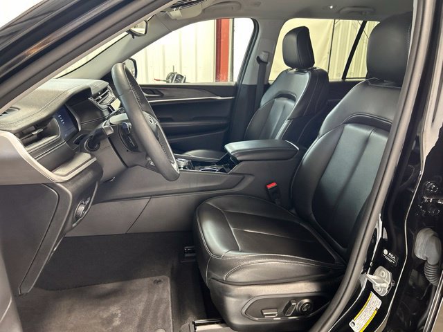 Used 2023 Jeep Grand Cherokee Limited AWD/4WD image 13