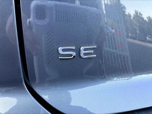 Used 2025 Volkswagen Atlas Cross Sport SE FWD image 31