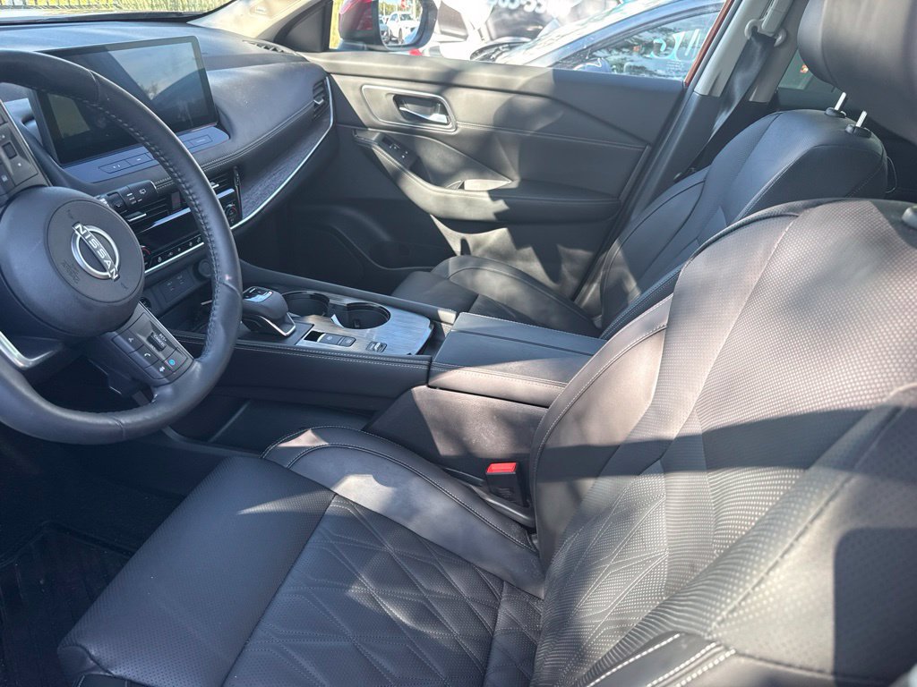 Used 2024 Nissan Rogue Platinum FWD image 3