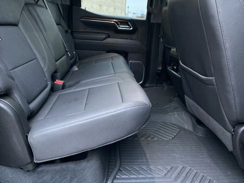 Used 2025 Chevrolet Silverado 1500 LT Trail Boss w/ Convenience Package II image 18