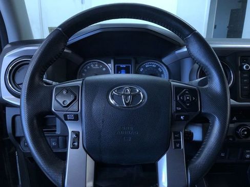 Used 2018 Toyota Tacoma SR5 AWD/4WD image 19