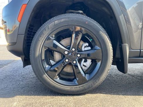 New 2025 Jeep Grand Cherokee L Laredo image 13