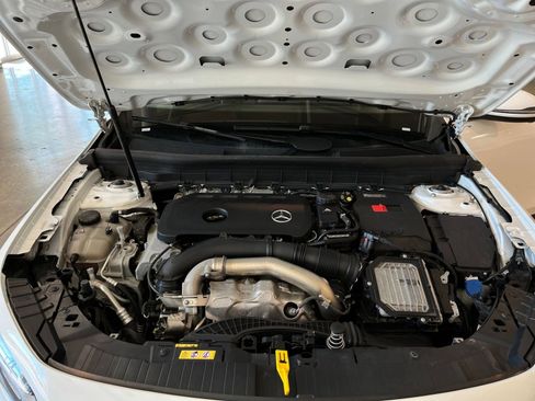 Used 2025 Mercedes-Benz GLB 250 4MATIC image 34