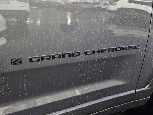 New 2025 Jeep Grand Cherokee Altitude AWD/4WD image 32