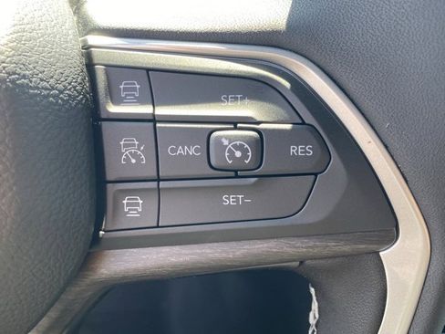 New 2025 Jeep Grand Cherokee L Limited w/ Luxury Tech Group II image 18