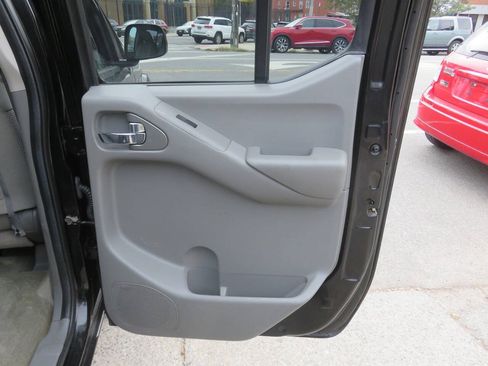 Used 2018 Nissan Frontier SV w/ Value Truck Package AWD/4WD image 25