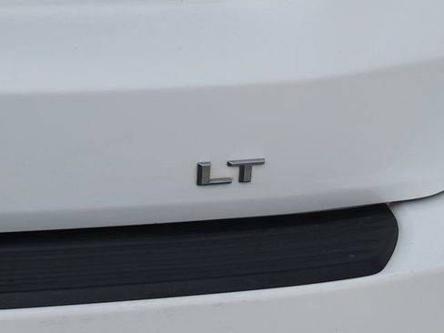 Used 2021 Chevrolet Suburban LT AWD/4WD image 13