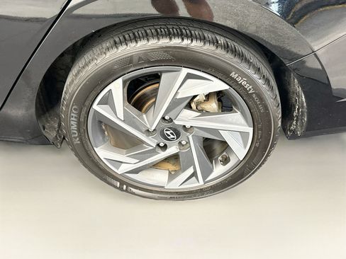 Used 2025 Hyundai Elantra SEL FWD image 11