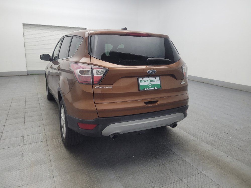 Used 2017 Ford Escape SE FWD image 5