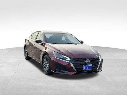 Used 2025 Nissan Altima 2.5 SV FWD image 1