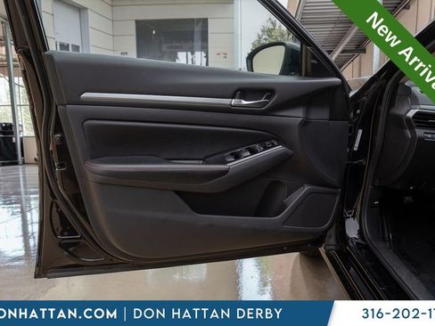 Used 2025 Nissan Altima 2.5 SR FWD image 13