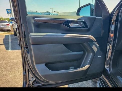 Certified 2025 Chevrolet Tahoe High Country w/ Sun And Tow Package AWD/4WD image 31