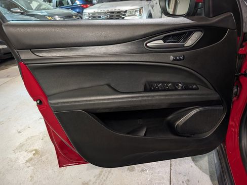 Used 2019 Alfa Romeo Stelvio AWD image 14