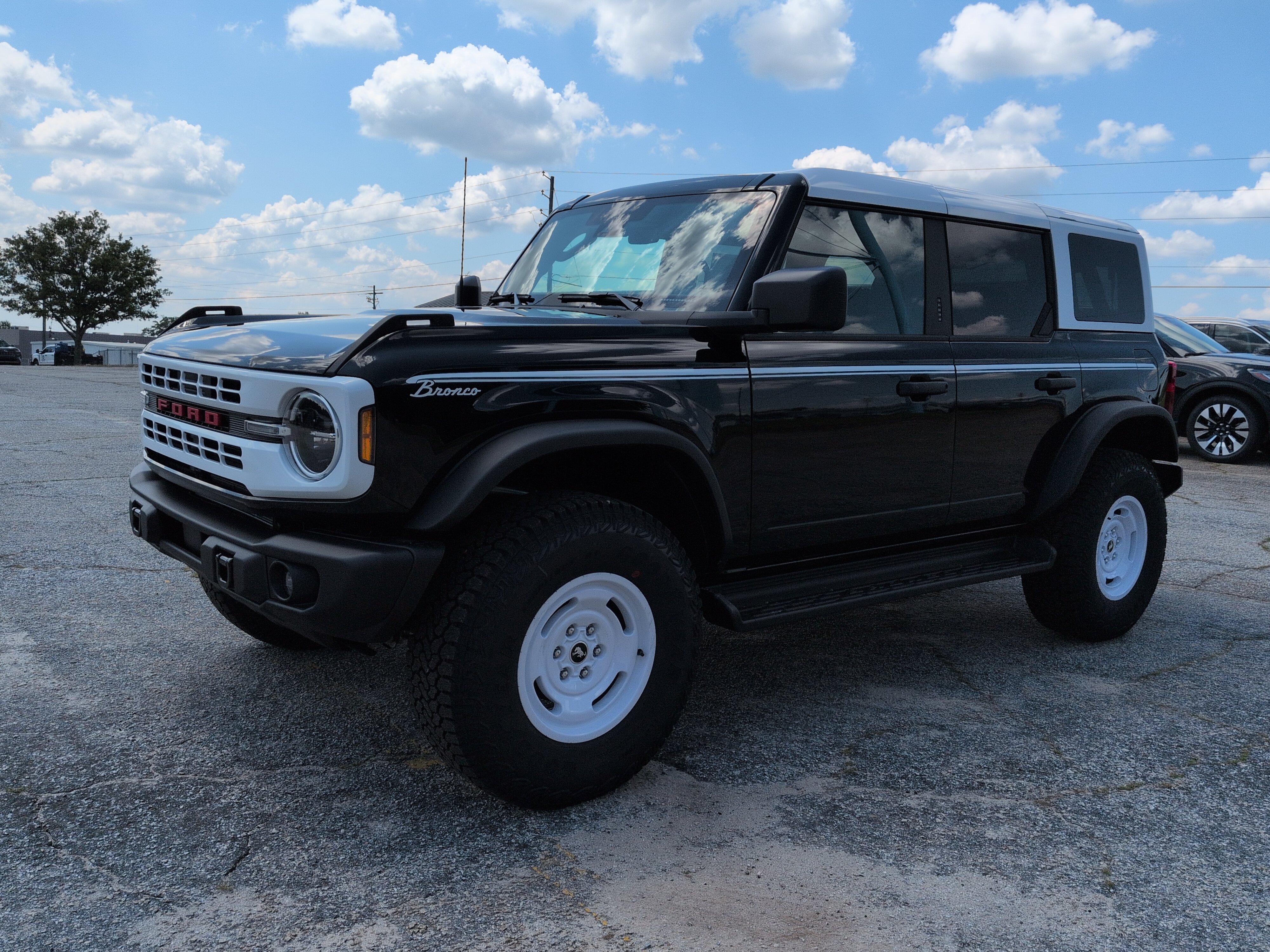 New 2026 Ford Bronco Heritage Edition AWD/4WD image 6