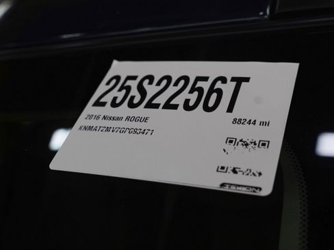 Used 2016 Nissan Rogue SV AWD/4WD image 29