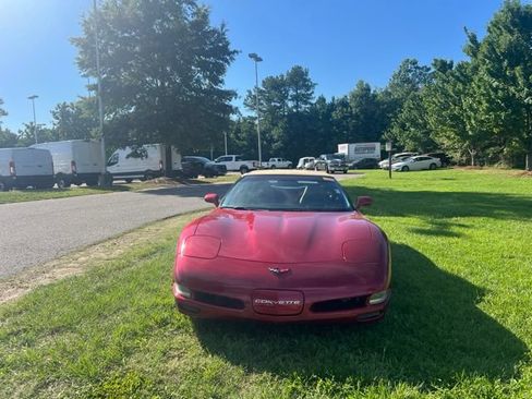 Used 2004 Chevrolet Corvette Convertible w/ Preferred Equipment Group RWD image 8