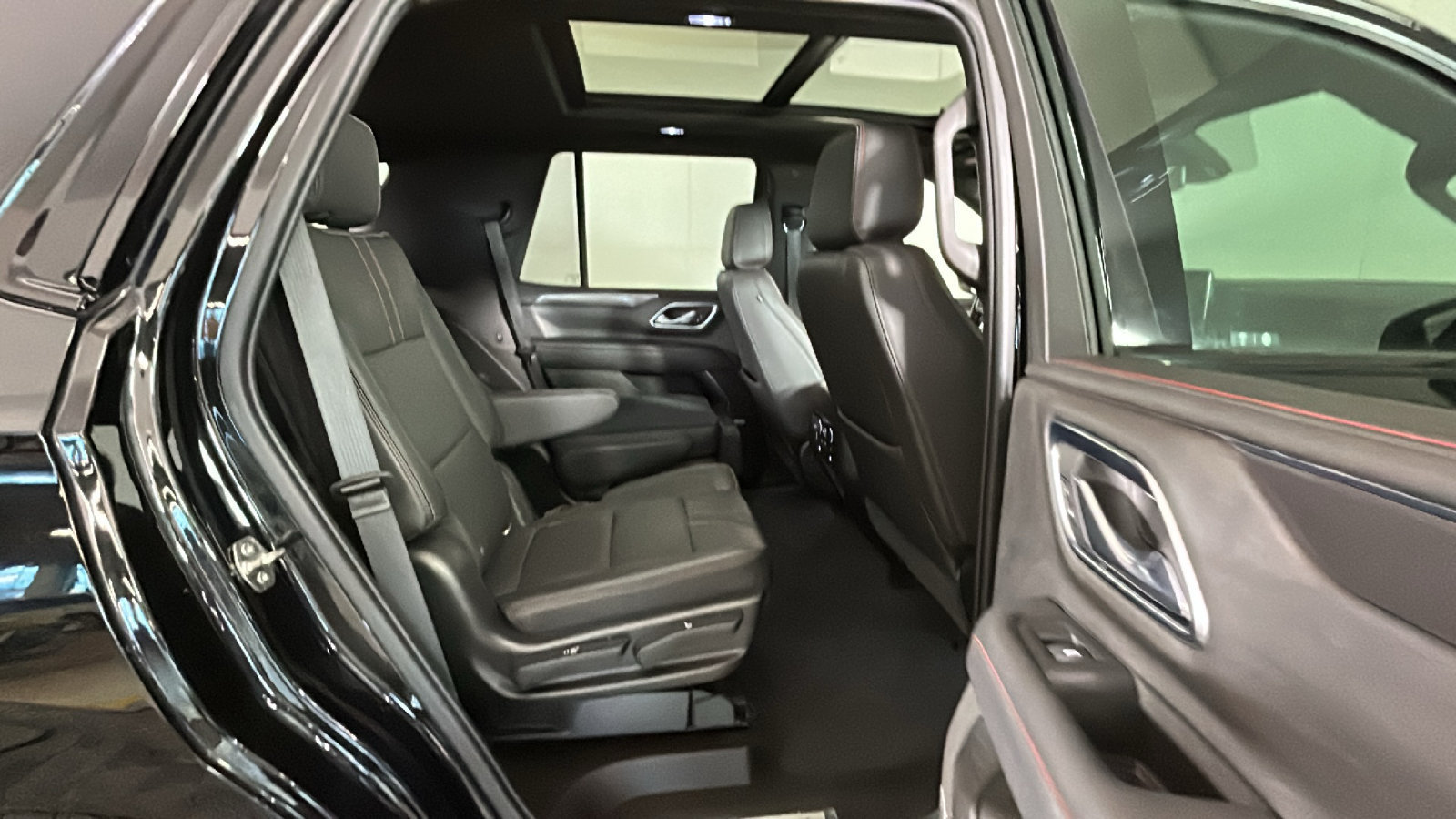 Used 2021 Chevrolet Tahoe RST w/ Luxury Package AWD/4WD image 34