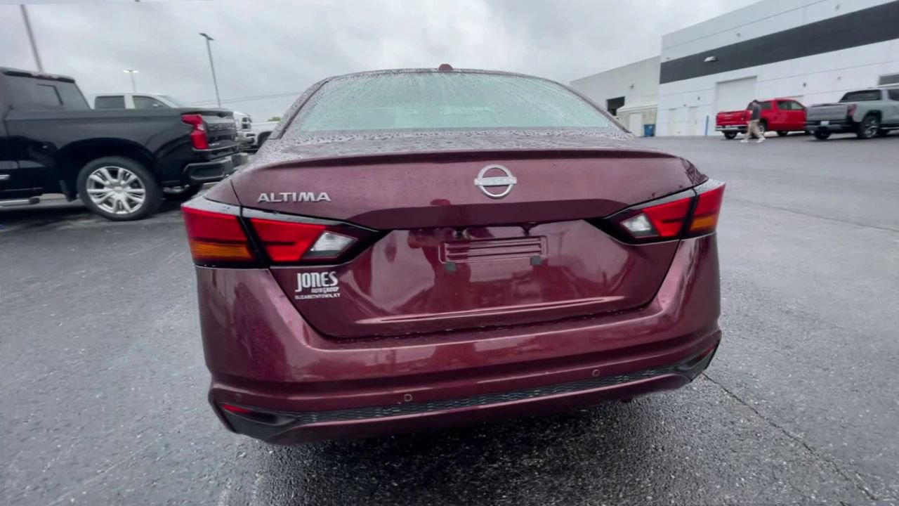 Used 2025 Nissan Altima 2.5 SV FWD image 2