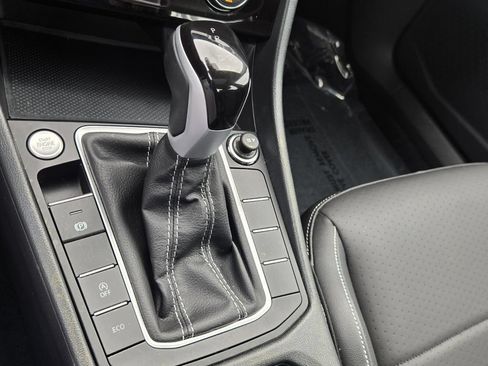 Used 2024 Volkswagen Jetta SE w/ Panoramic Sunroof Package FWD image 20