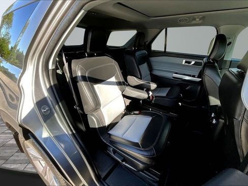 Used 2024 Ford Explorer XLT w/ Equipment Group 202A AWD/4WD image 24