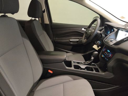 Used 2017 Ford Escape SE w/ Equipment Group 201A FWD image 21