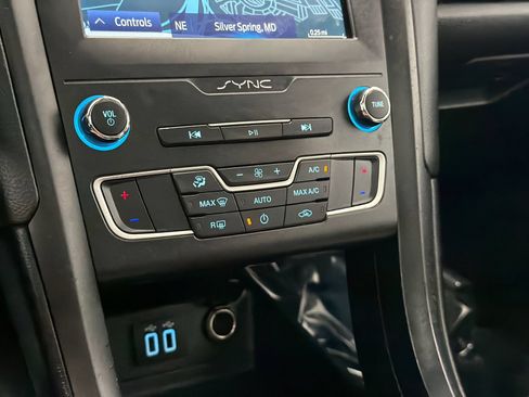 Used 2019 Ford Fusion SE w/ Equipment Group 151A FWD image 23