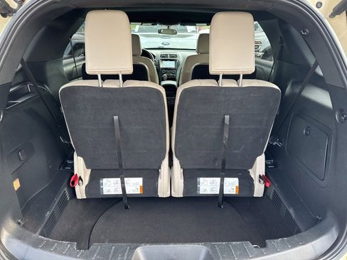 Used 2018 Ford Explorer XLT w/ Equipment Group 202A image 8