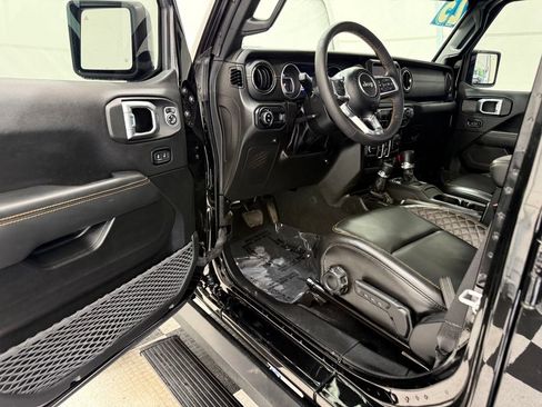 Used 2023 Jeep Gladiator Overland AWD/4WD image 32