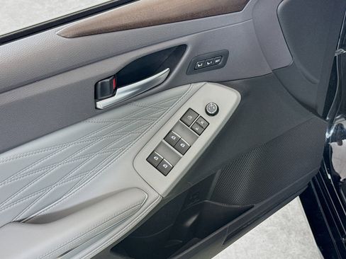 Used 2019 Toyota Avalon Limited image 20