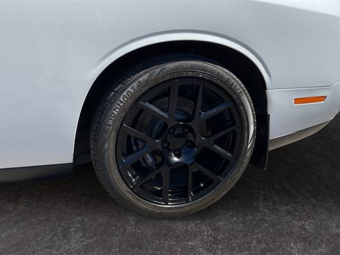 Used 2016 Dodge Challenger R/T Scat Pack w/ Leather Interior Group RWD image 8