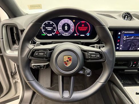 Used 2024 Porsche Cayenne Coupe image 12