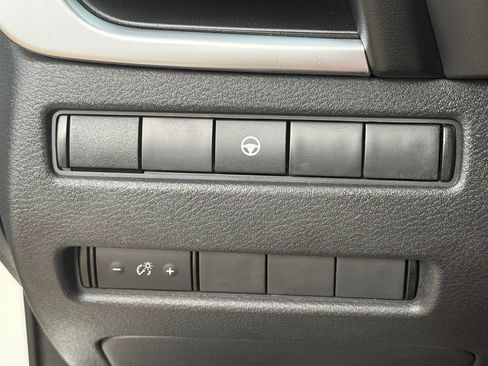Used 2021 Nissan Rogue SV FWD image 31