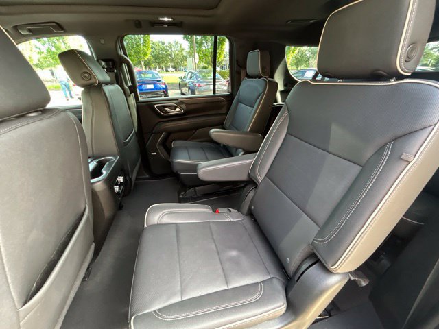 Used 2023 GMC Yukon XL SLT w/ SLT Premium Package AWD/4WD image 14