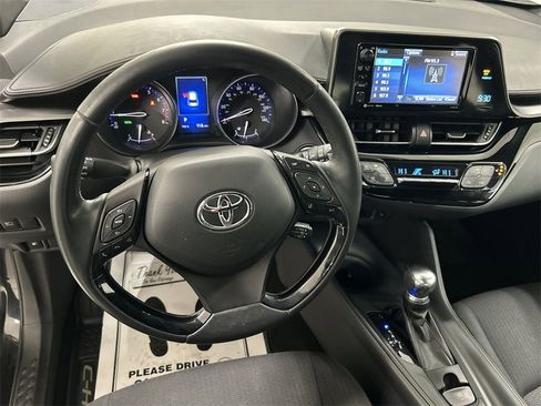 Used 2018 Toyota C-HR XLE image 5