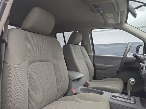 Used 2019 Nissan Frontier SV image 41