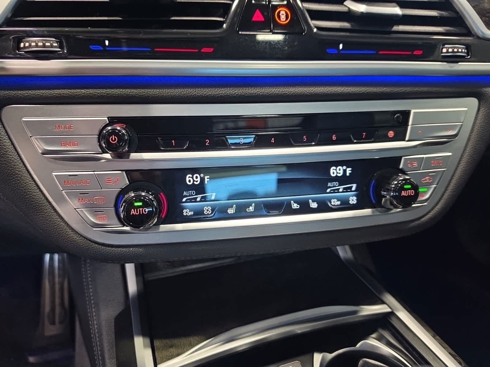 Used 2022 BMW 750i xDrive w/ Executive Package AWD/4WD image 34