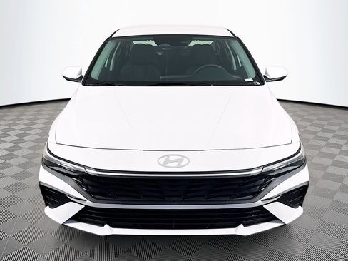 New 2026 Hyundai Elantra SE image 2