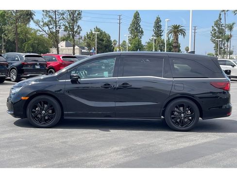 Used 2023 Honda Odyssey Sport image 2