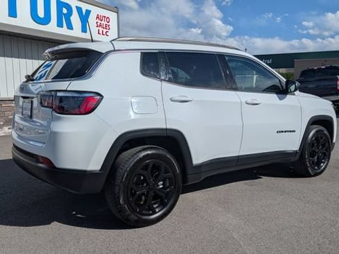 Used 2024 Jeep Compass Latitude AWD/4WD image 15